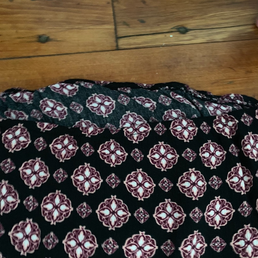 Patterned Flowy Top - Picture 7 of 7